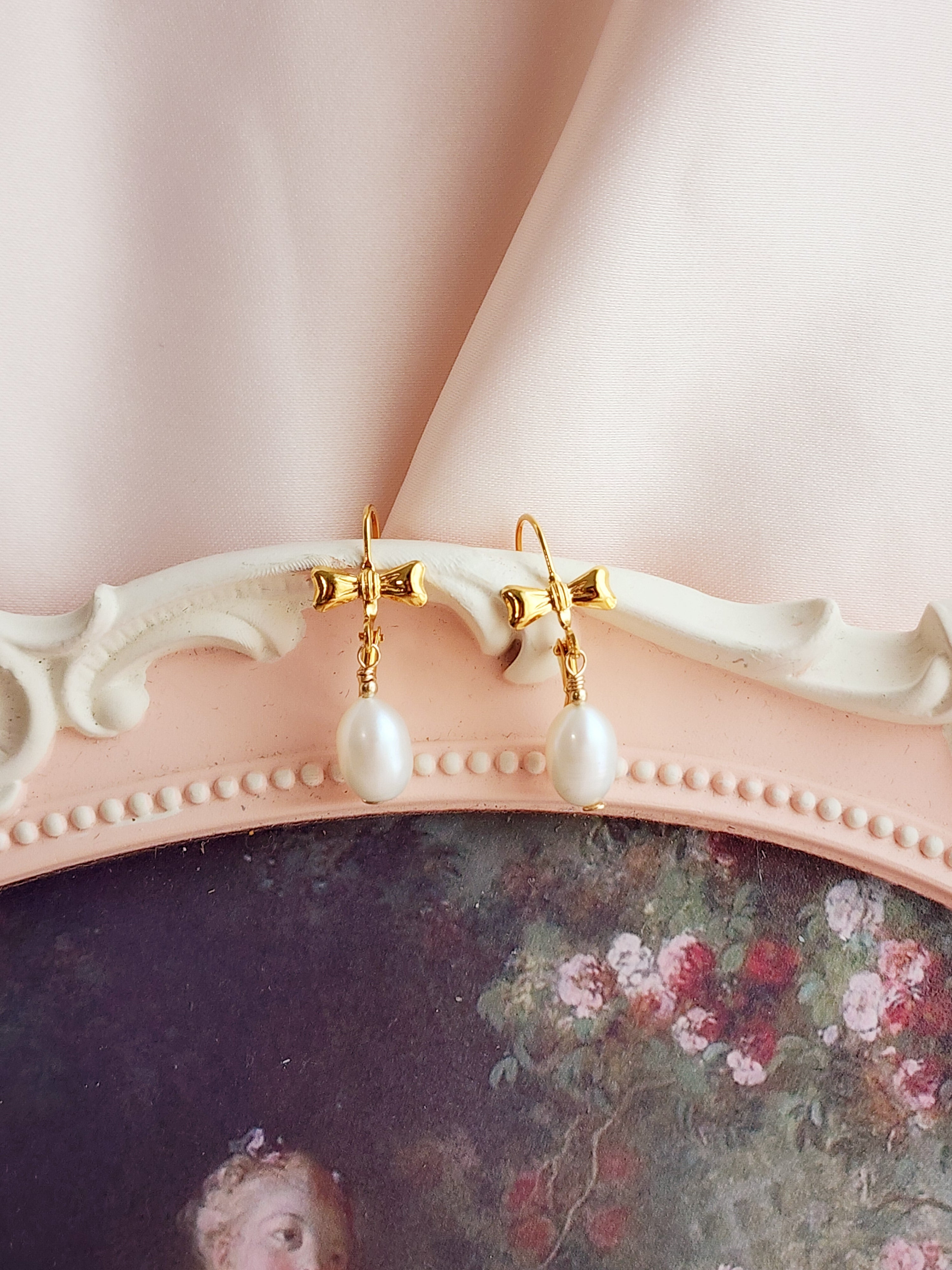 Bow Pearl Leverback Earrings