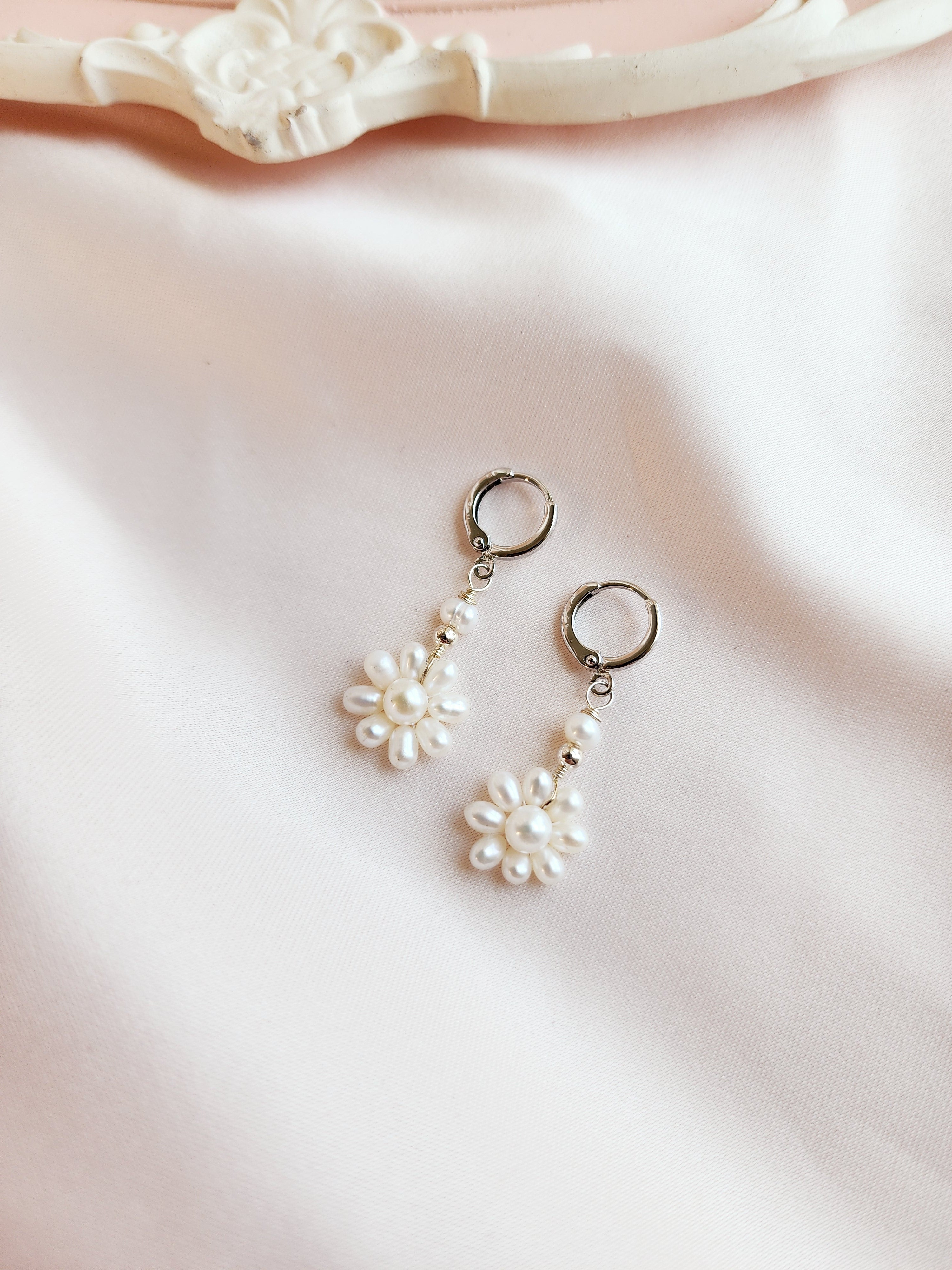 Daisy Pearl Earrings