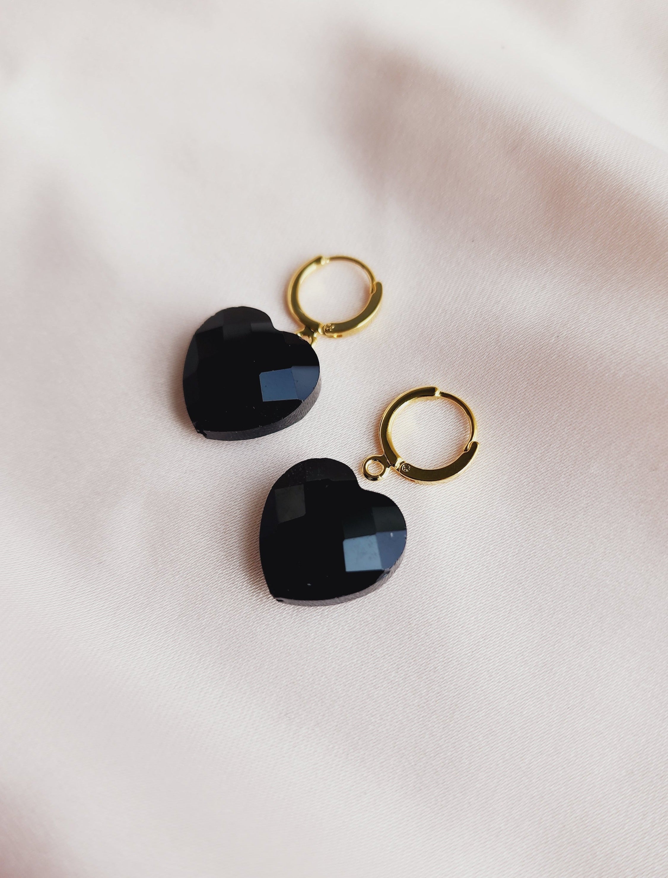 top view faceted black heart earrings, sparkly black heart earrings