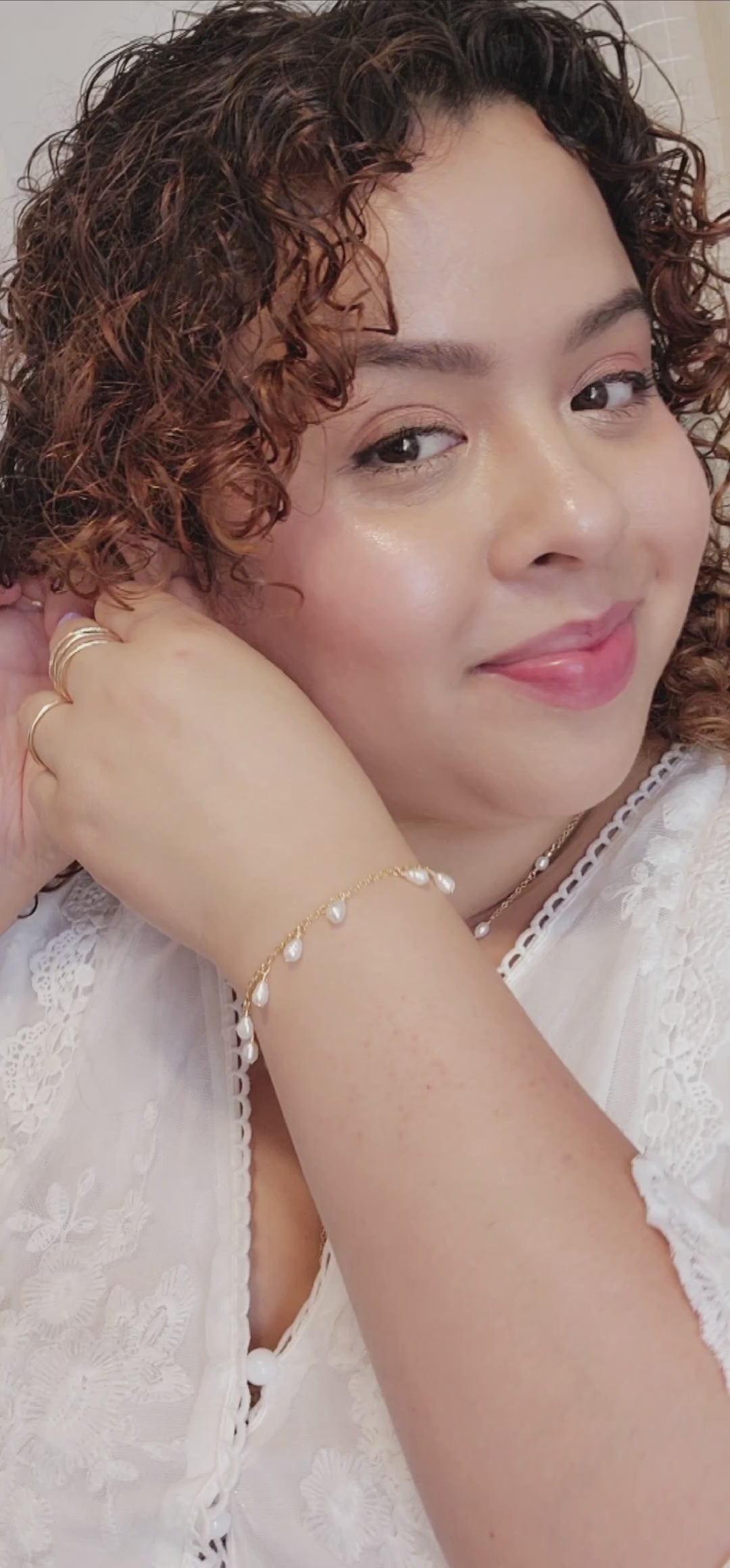Plus size modeling of jewelry, pearl jewelry for everyday wear and brides