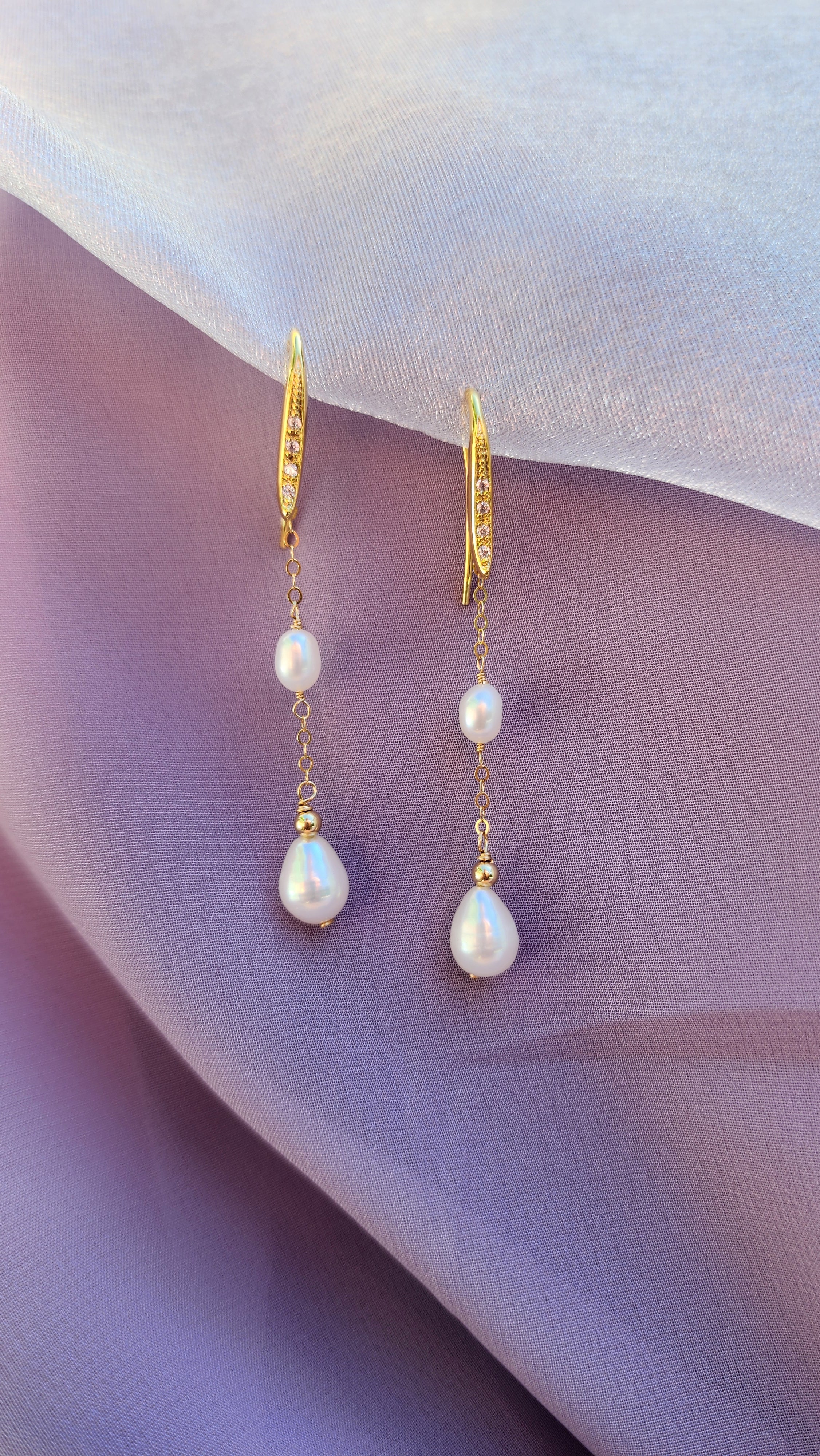 Iris Pearl Earrings