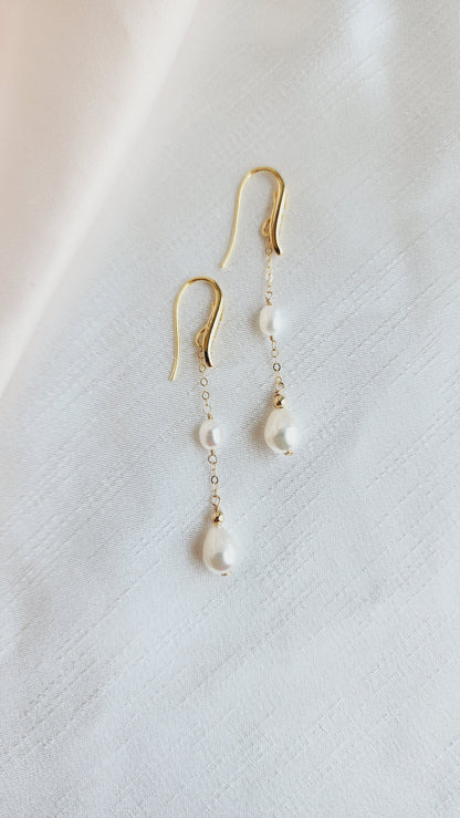 Iris Pearl Earrings