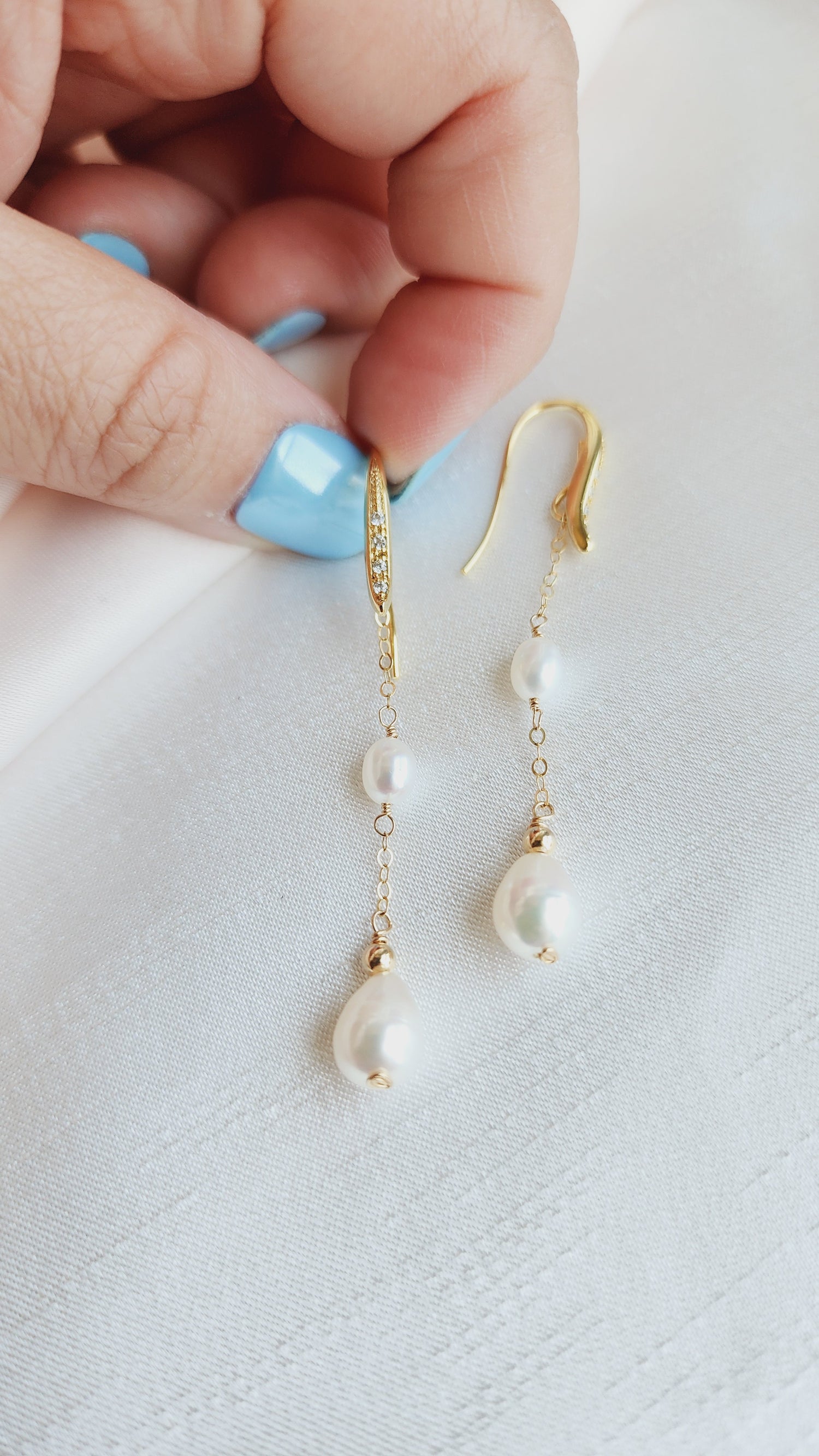 Iris Pearl Earrings