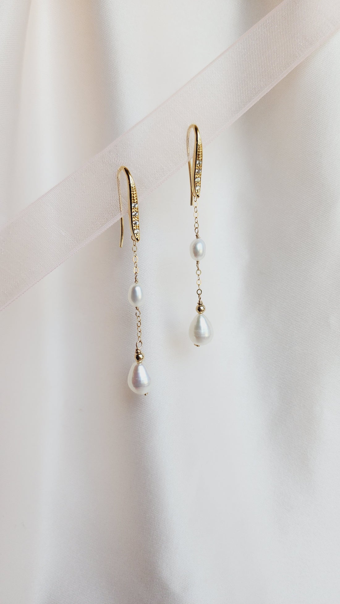 Iris Pearl Earrings