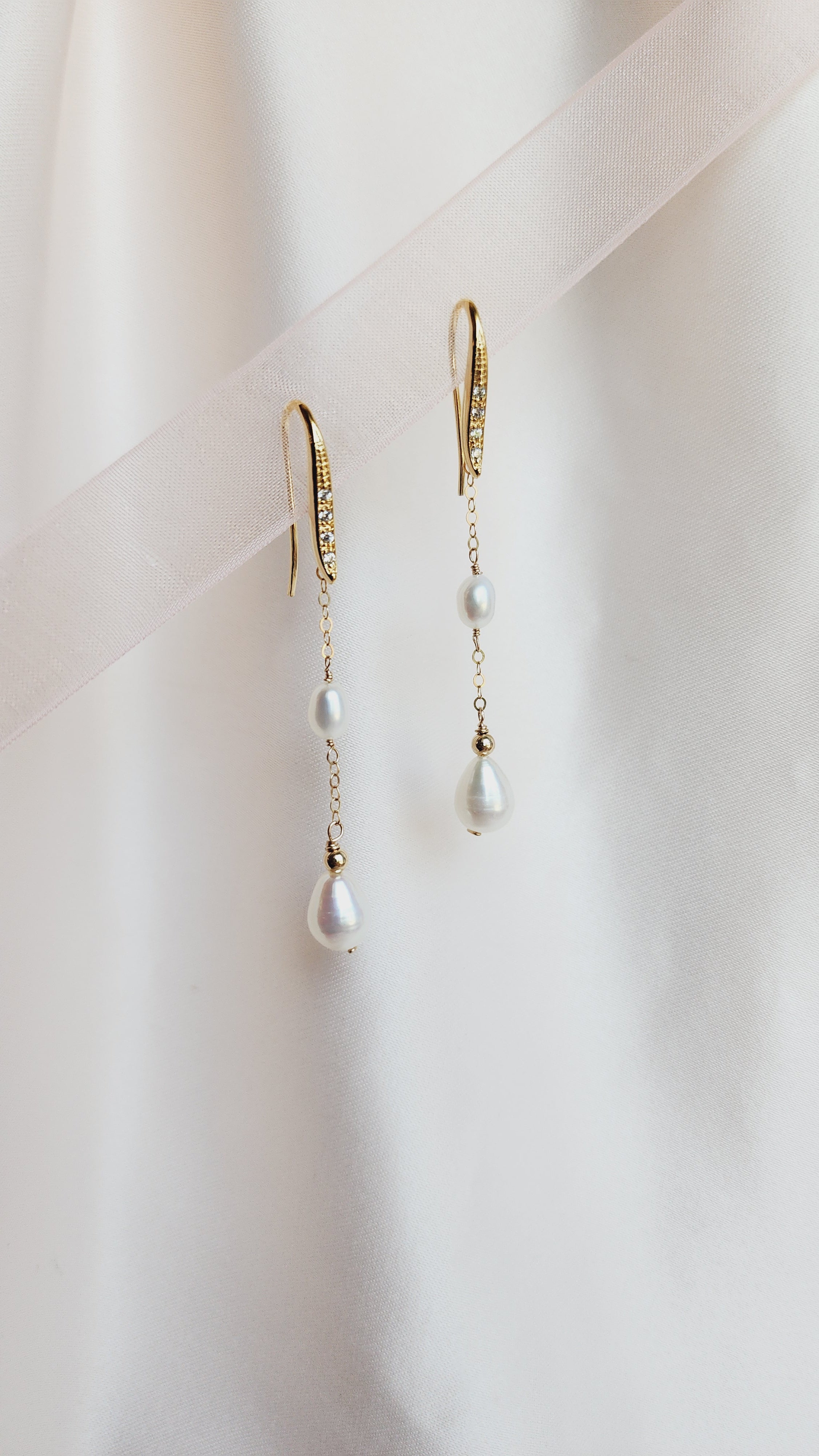 Iris Pearl Earrings