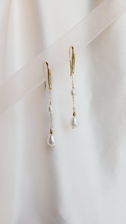 Iris Pearl Earrings