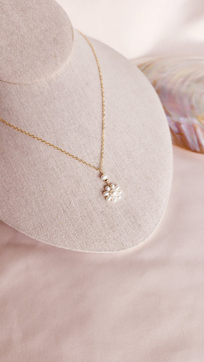Daisy Pearl Necklace