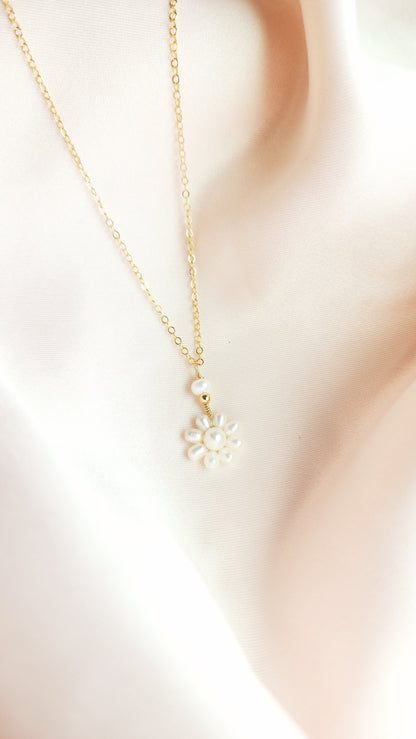Daisy Pearl Necklace