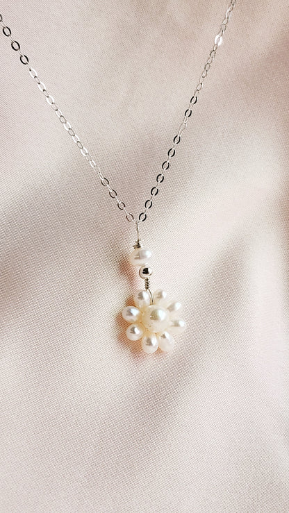 Daisy Pearl Necklace