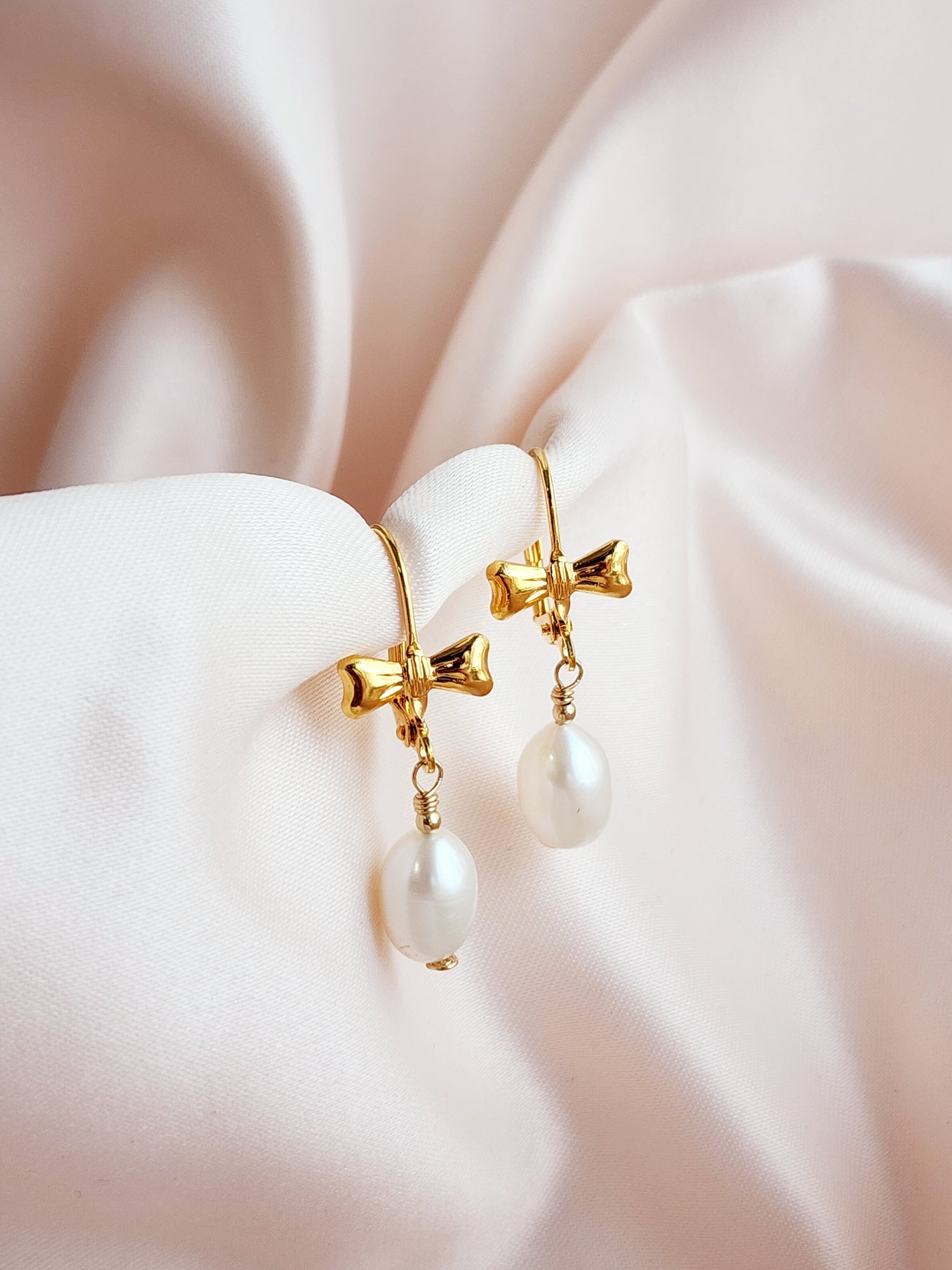 Bow Pearl Leverback Earrings