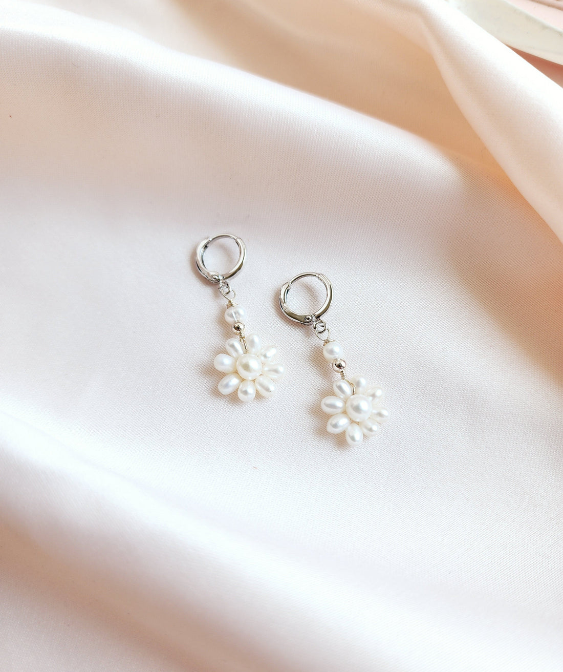 Daisy Pearl Earrings