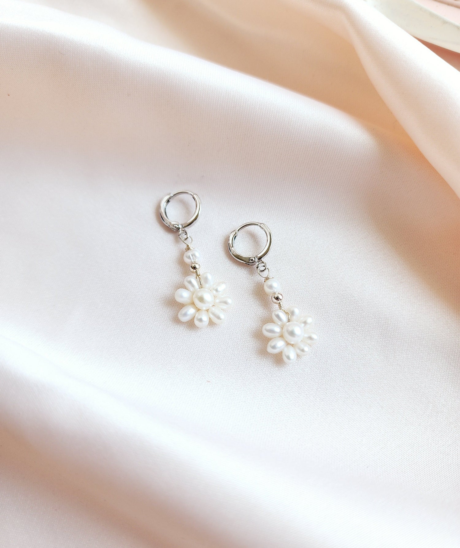 Daisy Pearl Earrings