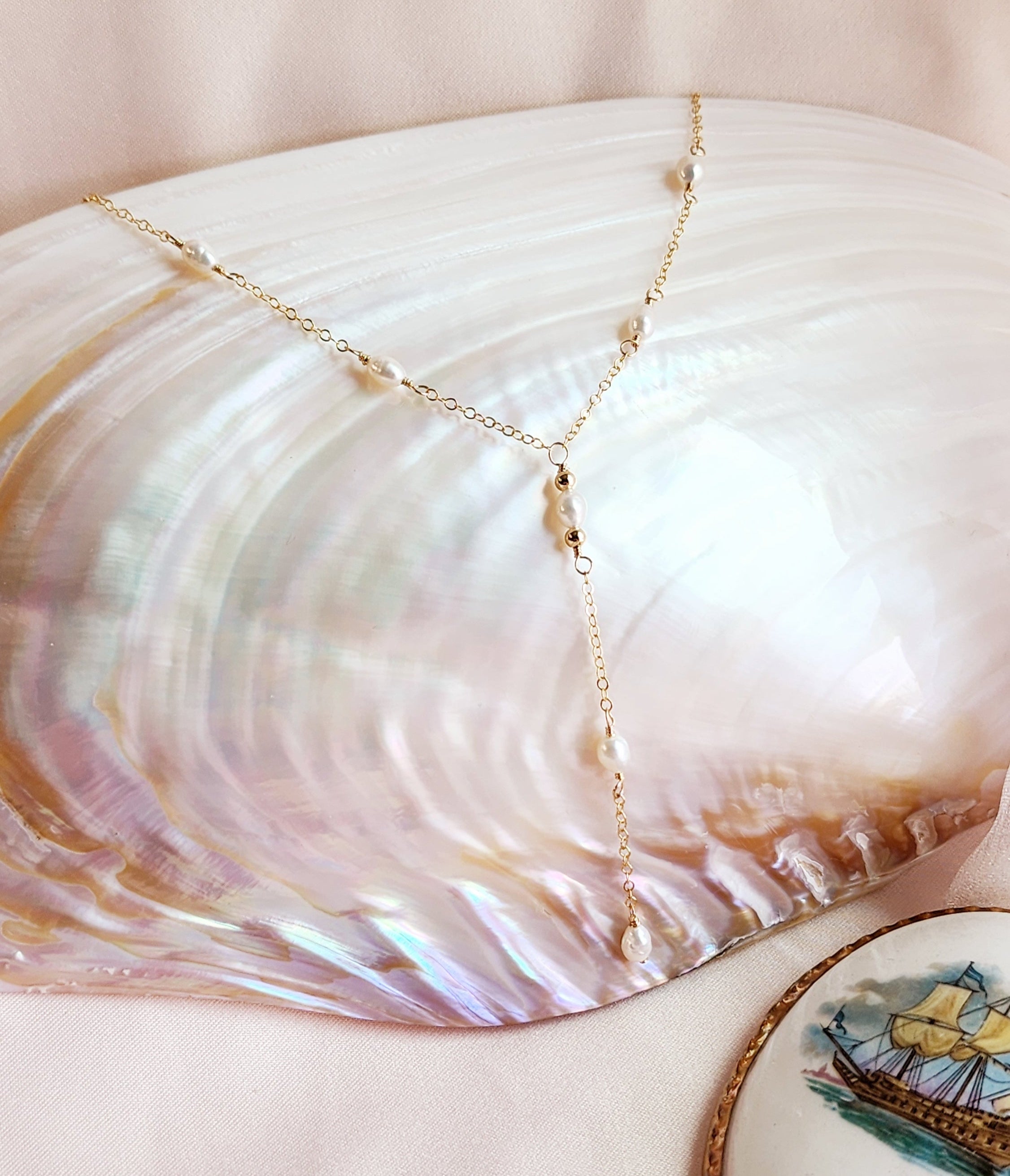 Front view lariat necklace with pearls and gold chain