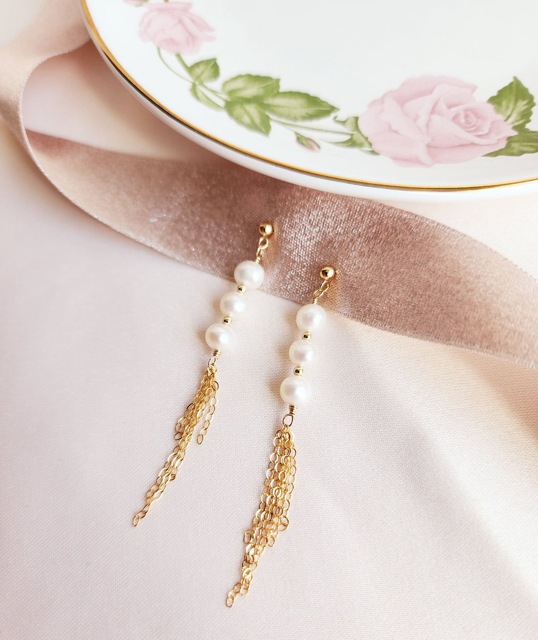 Top view gold chain tassels with pearl studs