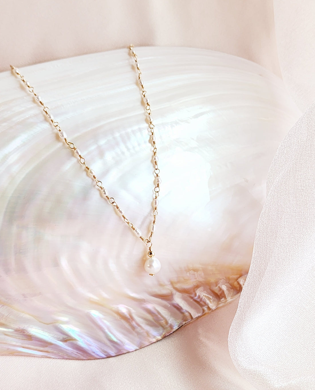 Front view gold linked pearl necklace for everyday clients and brides