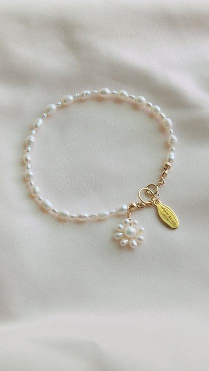 Daisy Pearl Bracelet